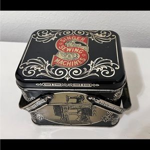Vintage Style Singer Sewing Machine Black Metal Box Double Handles. Coll…